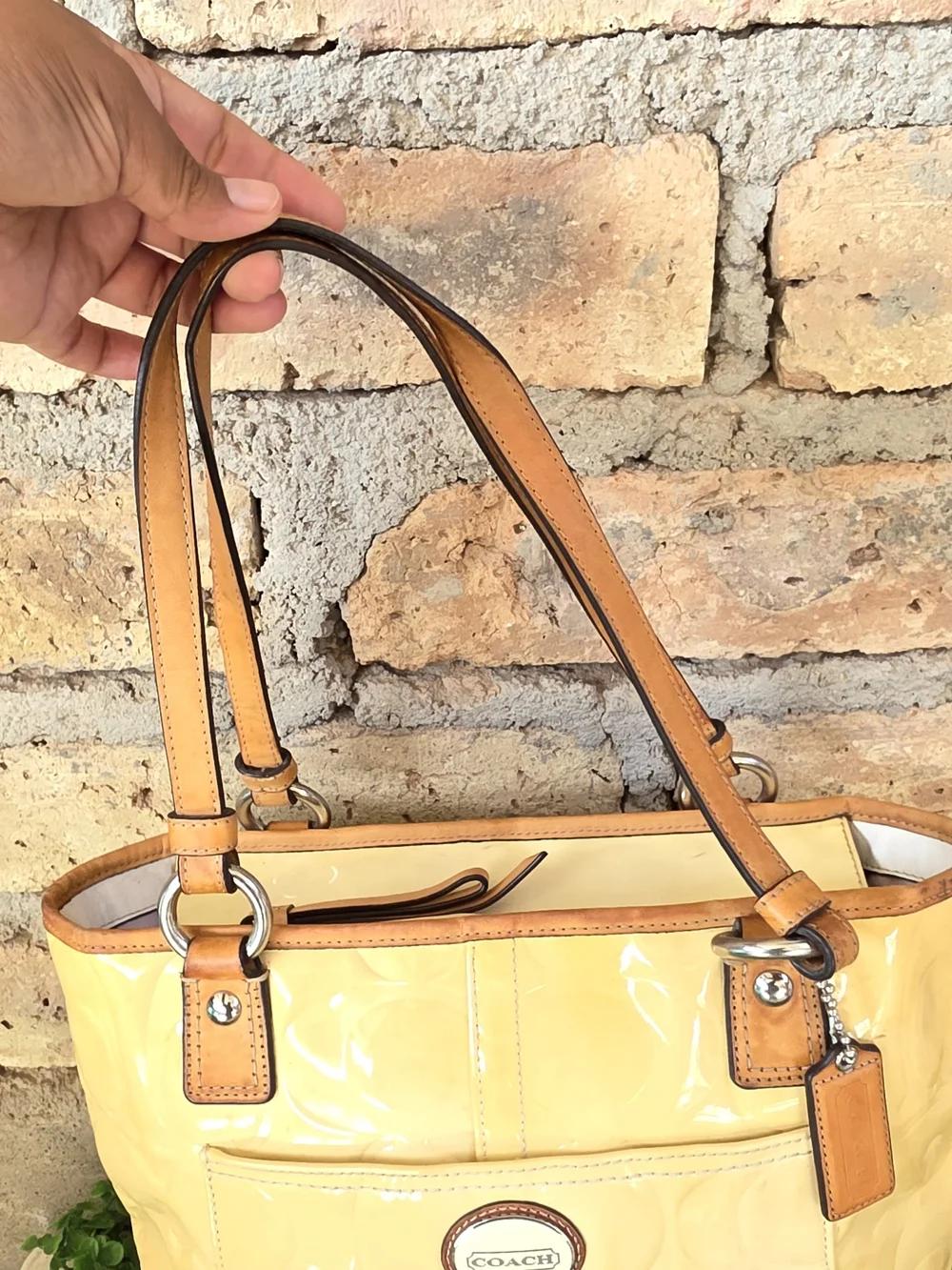 Authentic Coach Peyton Embossed Patent Leather Tote (Yellowing Due To Sun/age)